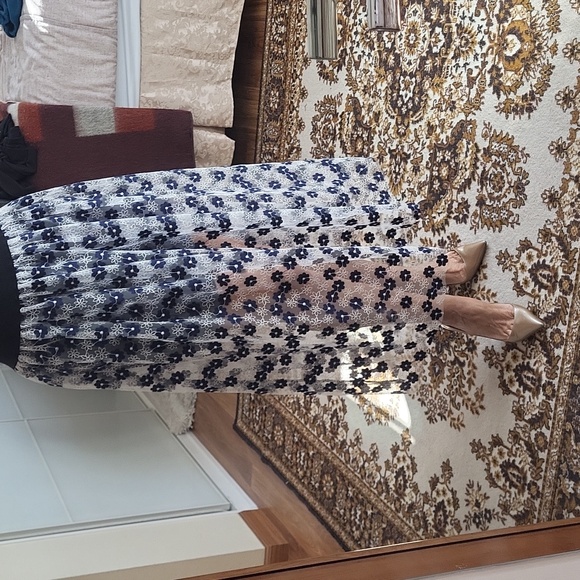 NWOT Alarmira Milano Lace Navy Blue & White Floral Midi Skirt - Picture 3 of 10